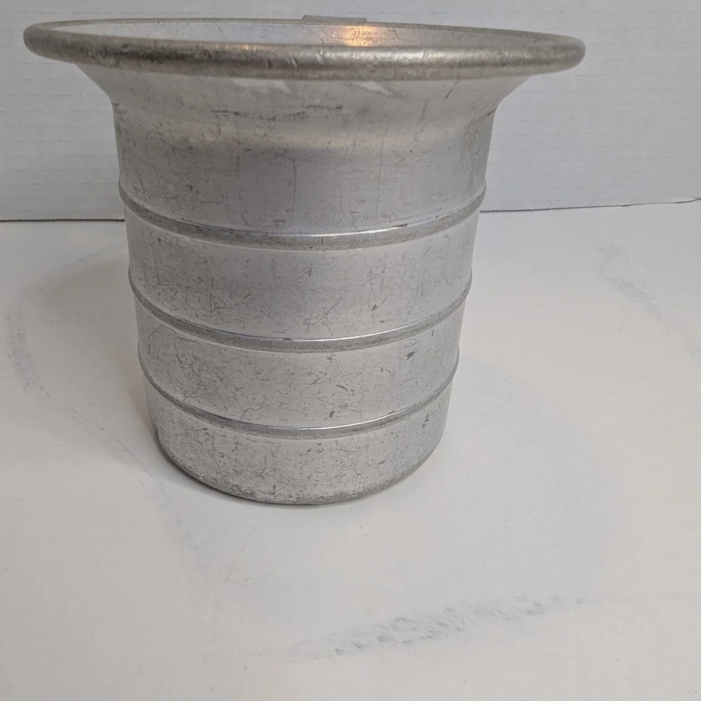 WEAR EVER No 5260 1/2 Vintage Aluminum Measuring Cup